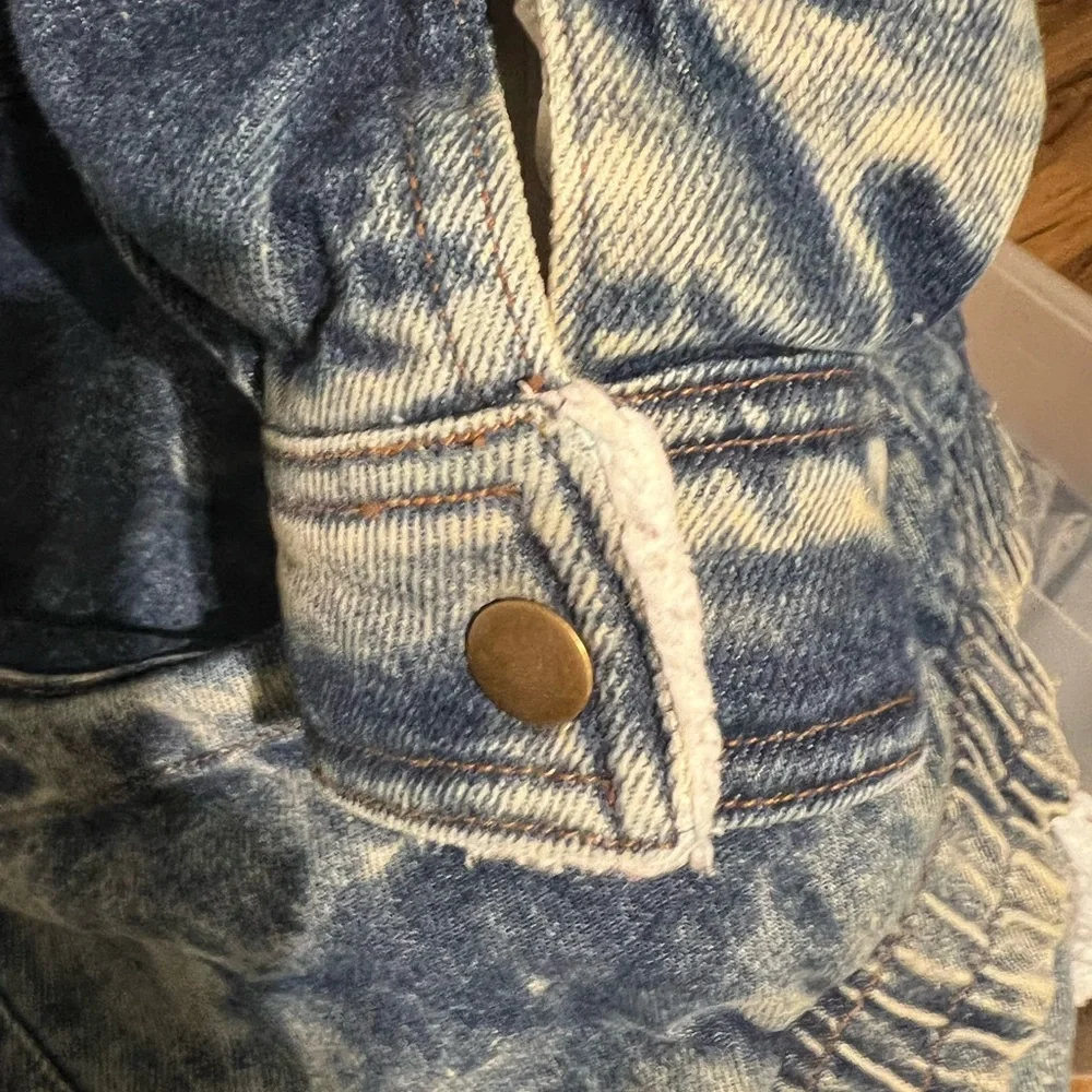 Vintage Andy Johns Sherpa lined denim jacket in preowned condition. - Picture 8 of 9